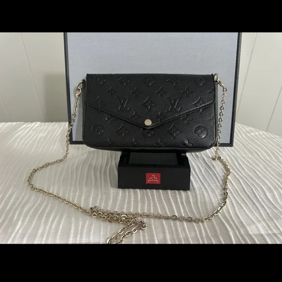Louis Vuitton Black Crossbody Bag with Gold Chain - Picture 2 of 6